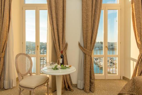 Deluxe Double Room with Balcony and Sea View