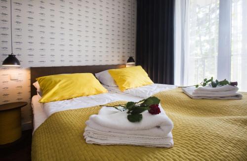 One-Bedroom Apartment with Sofa Bed image 3