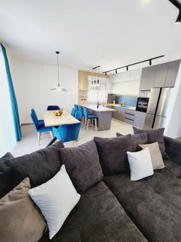 Luxury Penthouse White Angel in Duce