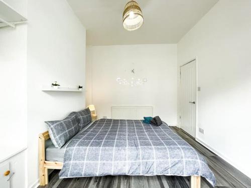 Nicely Decorated 4BR, w/ Foosball Table and more!
