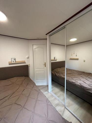  Houten chalet op 5 sterren park met Zwembad in Ermelo