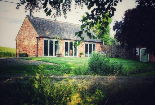 The Barn & The Loft at Ambro Mill - One Bed Apartments - Donington Park East Midlands Airport, Derby