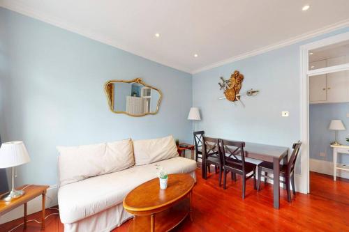 Classic Mayfair 1 BR apartment, London