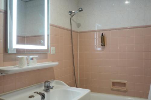 Hotel Busby - image 12