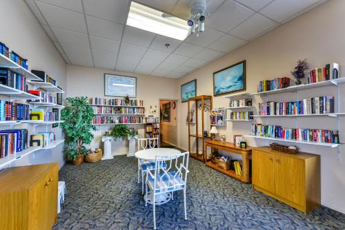 2BR Capri Oceanfront Condo Indoor pool Massage chair Brand New bathrooms 2025 unbeatable views! - image 5