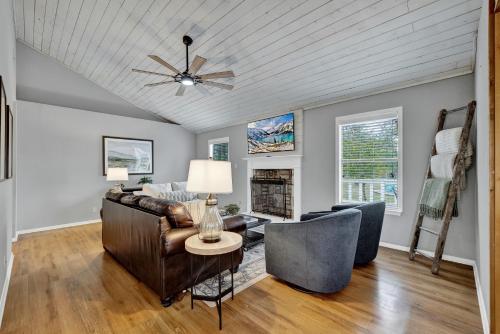 Gorgeous Home on Wine Trail with Fire Pit! in Fredericksburg, USA
