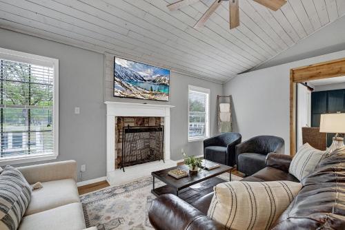 Gorgeous Home on Wine Trail with Fire Pit! in Fredericksburg, USA