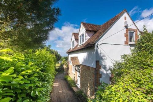 Idyllic cosy cottage close to Oxford and Le Manoir