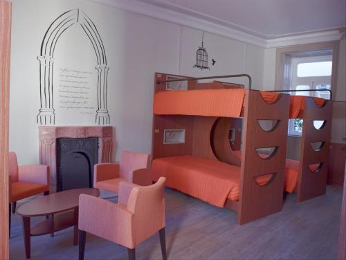 Bunk Bed in Mixed Dormitory Room