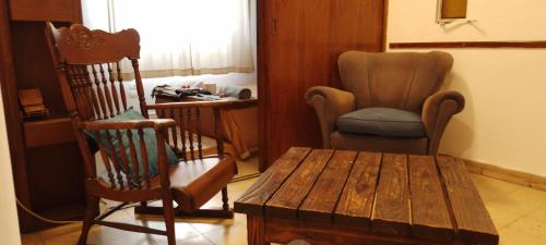 One-Bedroom Apartment image 5