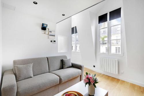 Cosy renovated 1BDR on rue des Archives Marais Clim 5