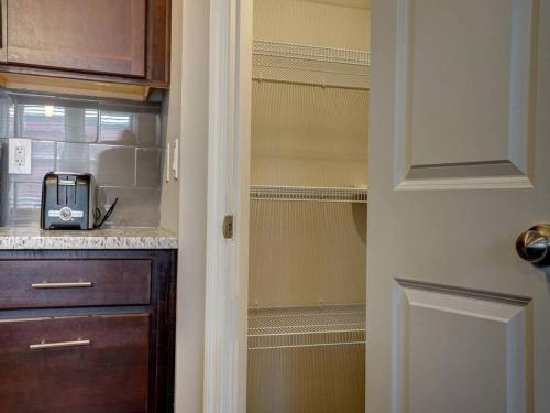 Bright 2BR near downtown in Cincinnati, USA