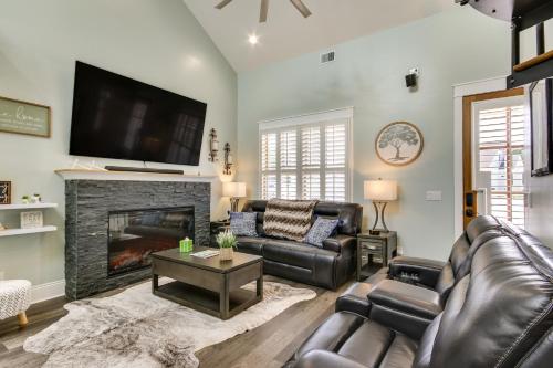 Greenwood Getaway with Furnished Patio and Lake View in Greenwood (Dél-Karolina)