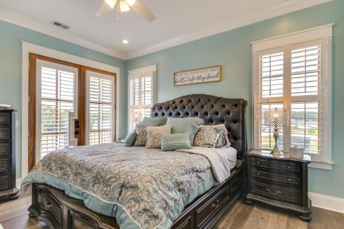 Greenwood Getaway with Furnished Patio and Lake View in Greenwood (Dél-Karolina)