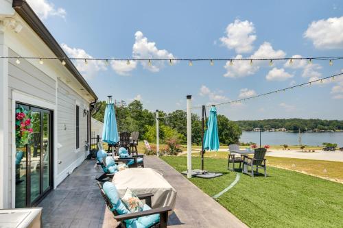 Greenwood Getaway with Furnished Patio and Lake View in Greenwood (Dél-Karolina)