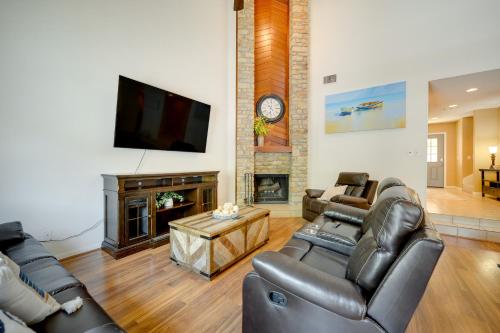 Dog-Friendly Texas Retreat with Fireplace and Grill! in Horseshoe Bay, Vereinigte Staaten von Amerika