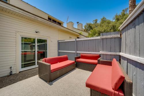 Dog-Friendly Texas Retreat with Fireplace and Grill! in Horseshoe Bay, USA