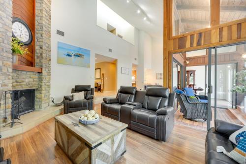 Dog-Friendly Texas Retreat with Fireplace and Grill! in Horseshoe Bay, USA