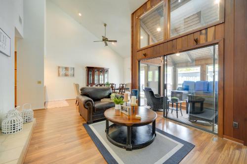Dog-Friendly Texas Retreat with Fireplace and Grill! in Horseshoe Bay, USA