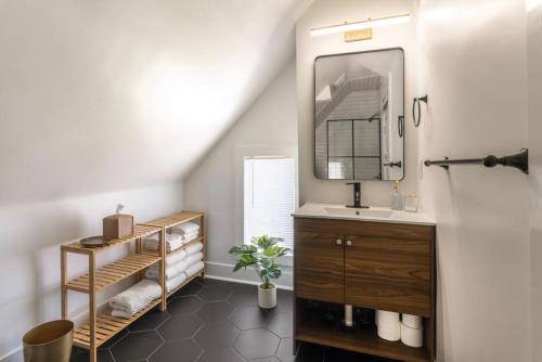 Spacious Studio Central Locale