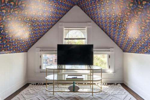 Spacious Studio Central Locale