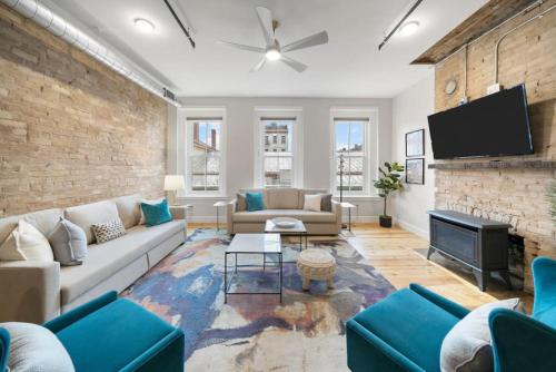 Huge Retrea w Rooftop Deck Stay At Farmers Market