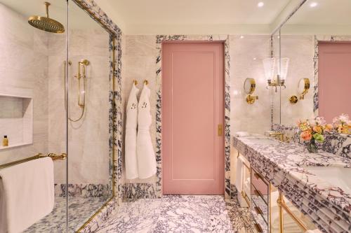 Ванная комната, Hotel Barrière Fouquet's New York (Hotel Barriere Fouquet's New York) in Сохо