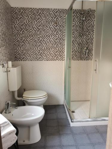 Single Room with Private Bathroom image 6