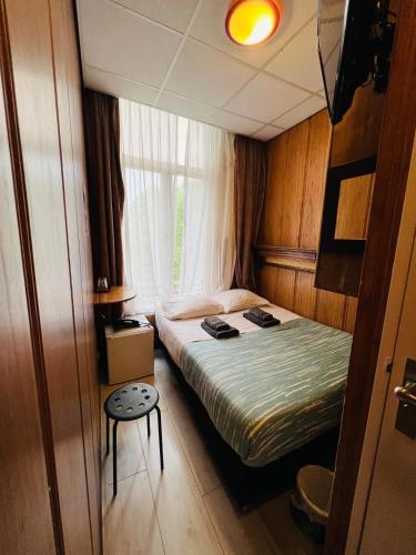 Double Room image 10