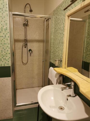 Double Room with Private Bathroom image 5