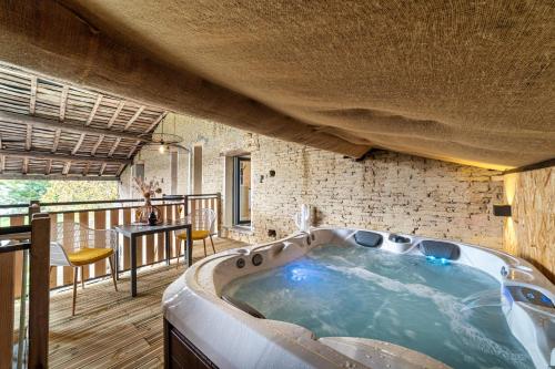 Suite with Hot Tub