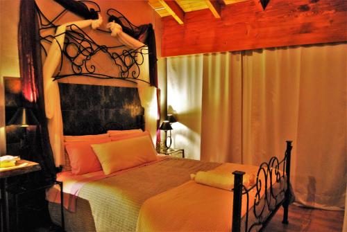 1 queen bed, 1 twin bed