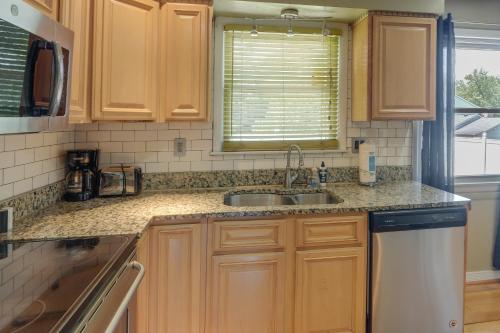 Spacious Clinton Home with Patio 12 Mi to Capitol! in Clinton, USA