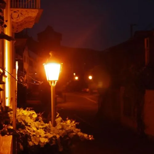 Kleines Häuschen am RheinSteig in Kaub, Deutschland