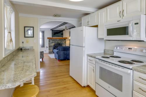 Cozy Westbrook Vacation Rental - Walk to Beach! in Westbrook 