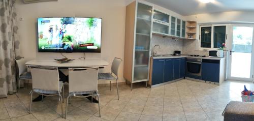 Beach Apartments Rogoznica - image 10