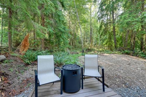 Carbonado Studio with Deck and Blackstone Griddle!