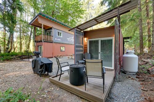 Carbonado Studio with Deck and Blackstone Griddle!