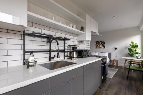 ห้องครัว, เรไซด์ ซีแอตเทิล ดาวน์ทาวน์ - อะ วินด์แฮม เรสซิเดนซ์ (Reside Seattle Downtown, a Wyndham Residence) in ซีแอตเทิล (WA)