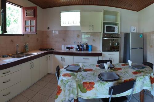 virtuve, Le petit robert maison f3 plein pied in Le Robert