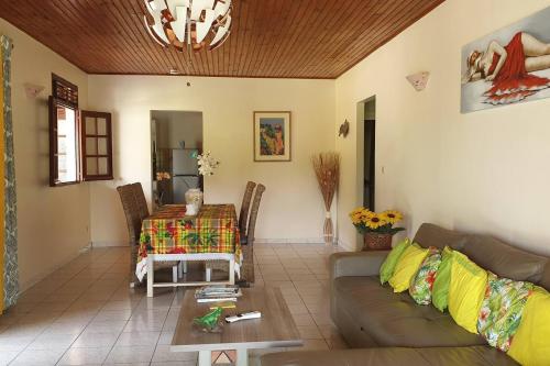 Koplietošanas atpūtas telpa ar TV, Le petit robert maison f3 plein pied in Le Robert