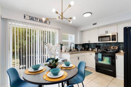 Konyha, Ocean 5 - Beachside in Indian Harbour Beach