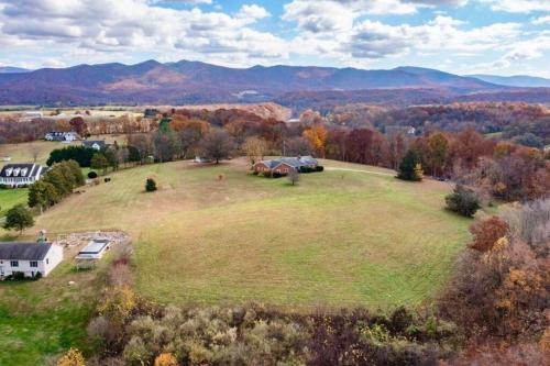 Mountain View Getaway - Stunning Views and Privacy in Shenandoah, USA