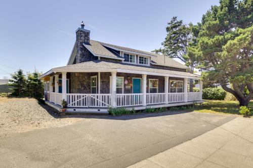 Coastal Lincoln City Home with Spacious Deck!
