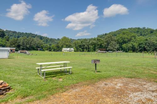 Lovely Hideaway in Huntsville Ride, Hike and Unwind