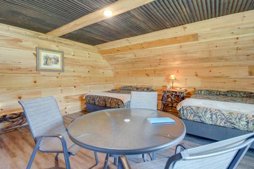Cozy Huntsville Abode ATV Authorized Route Access in Huntsville, USA