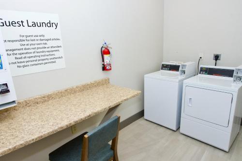 Holiday Inn Express Hotel & Suites St. Charles by IHG Holiday Inn Express Hotel & Suites St. Charles by IHG