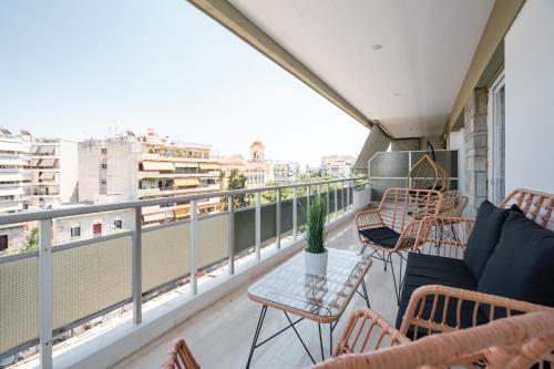Balkon/teras, Luxury 4 Bedrooms Apartment Near Flisvos Marina in Terpsithea-Vryoni Bölgesi