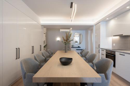 Tesis özellikleri, Luxury 4 Bedrooms Apartment Near Flisvos Marina in Terpsithea-Vryoni Bölgesi
