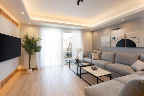 Tesis özellikleri, Luxury 4 Bedrooms Apartment Near Flisvos Marina in Terpsithea-Vryoni Bölgesi
